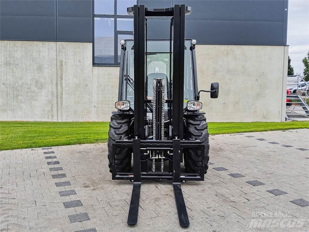 Manitou MC 30-4 Terrængående gaffeltruck