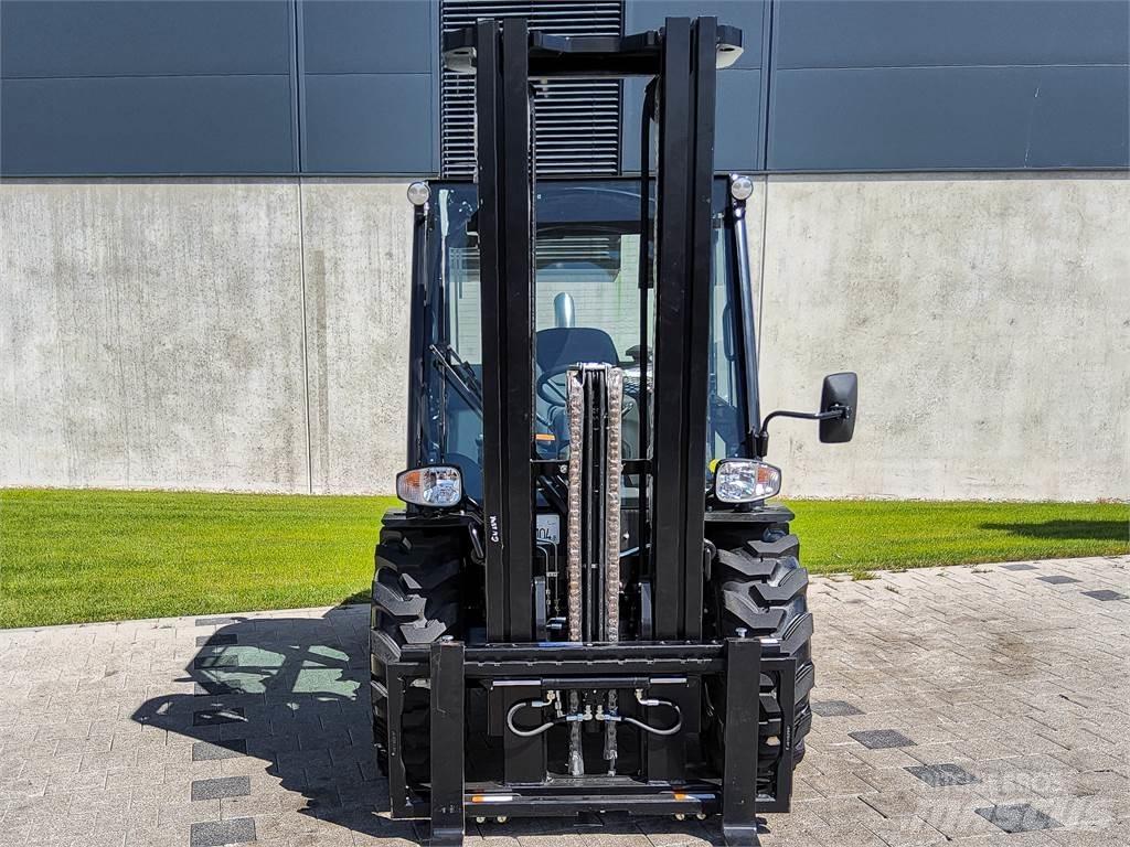 Manitou MC 30-4 Terrængående gaffeltruck