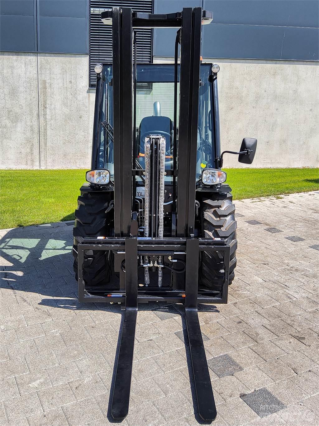 Manitou MC 30-4 Terrængående gaffeltruck
