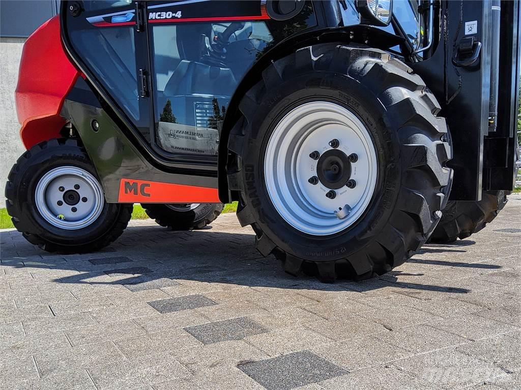 Manitou MC 30-4 Terrængående gaffeltruck