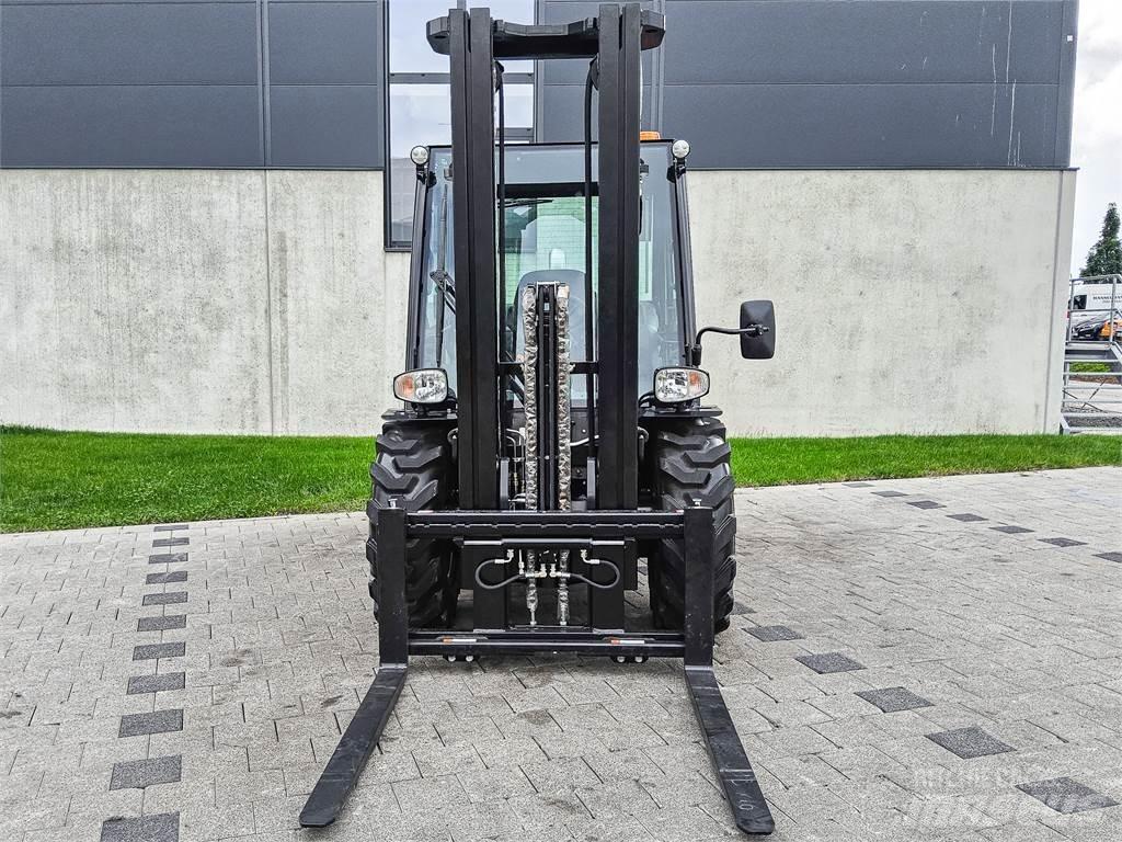 Manitou MC 30-4 Terrængående gaffeltruck