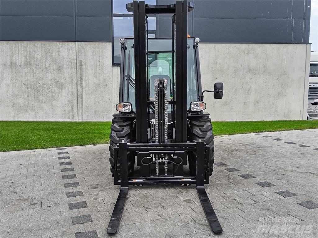 Manitou MC 30-4 Terrængående gaffeltruck