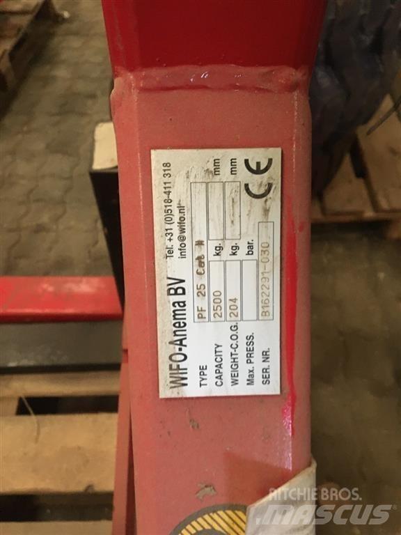 Wifo PF 25 Frontlæssere og gravere