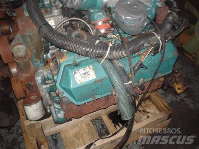 International T444 Motorer