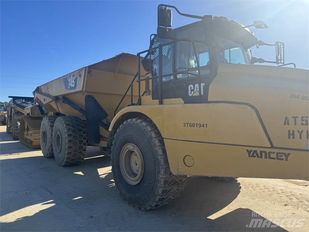 CAT 745 Terrængående lastbiler