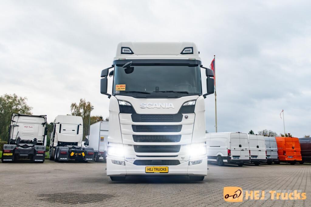 Scania S660 A6x2/4NB Trækkere