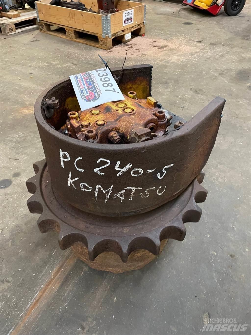 Komatsu PC240-5 Køregear Gear