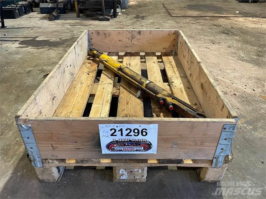  Skovlcylinder ex. MF50BX Hydraulik