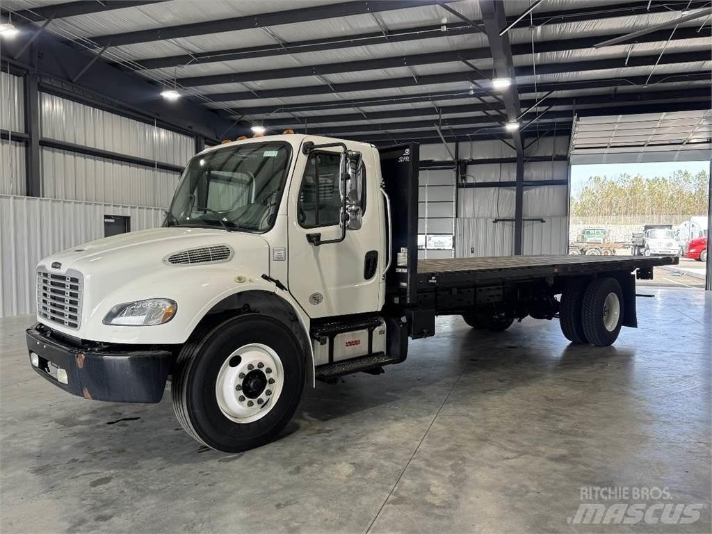 Freightliner M2 106 Lastbil med lad/Flatbed