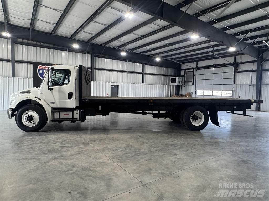 Freightliner M2 106 Lastbil med lad/Flatbed