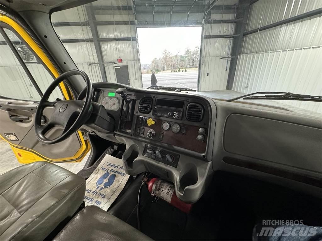 Freightliner M2106 Fast kasse