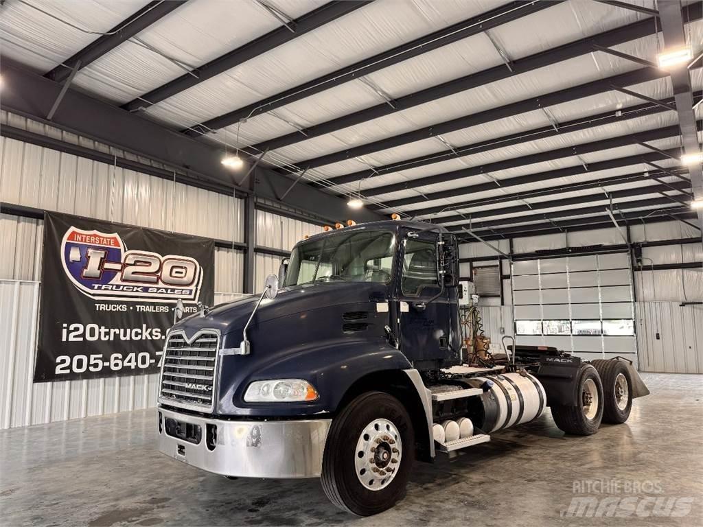Mack CXU613 Trækkere