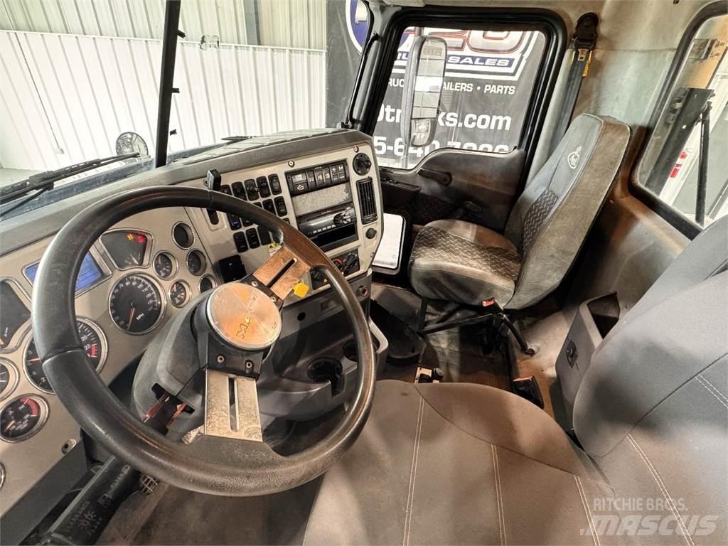 Mack CXU613 Trækkere