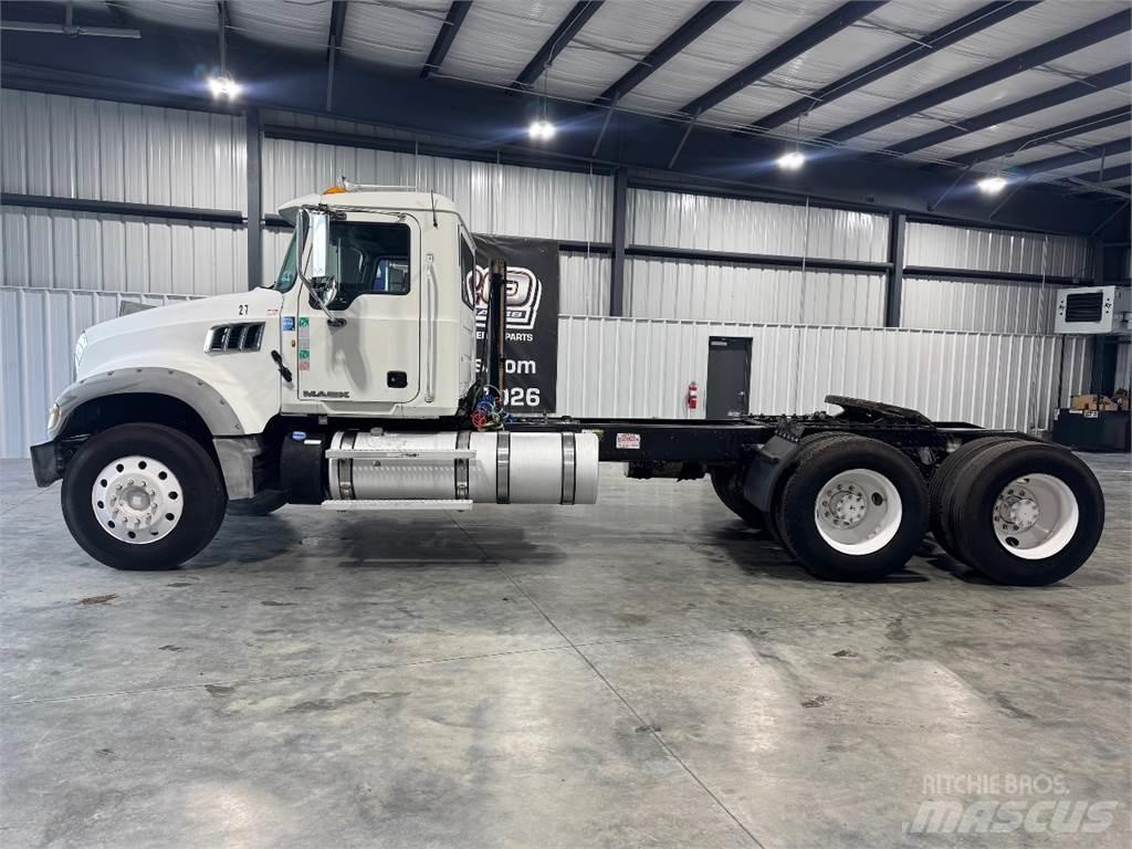 Mack GU713 Trækkere