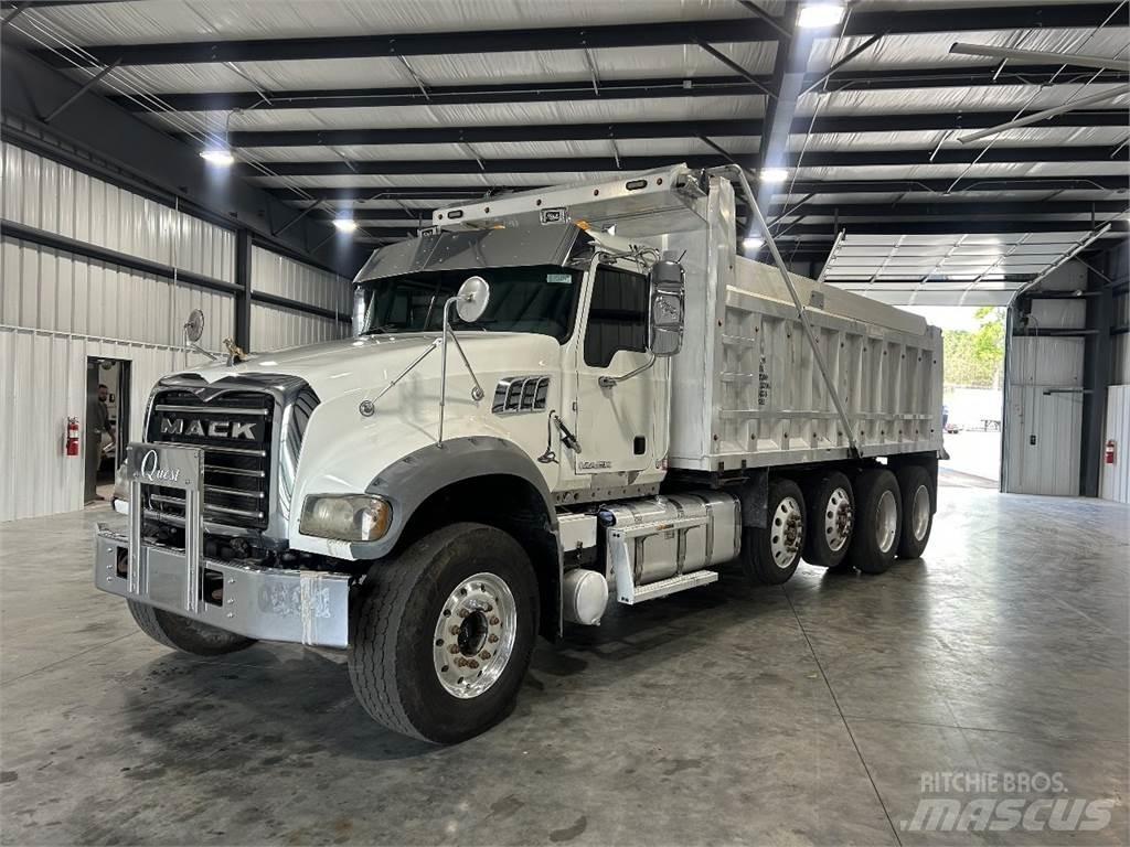 Mack GU713 Lastbiler med tip