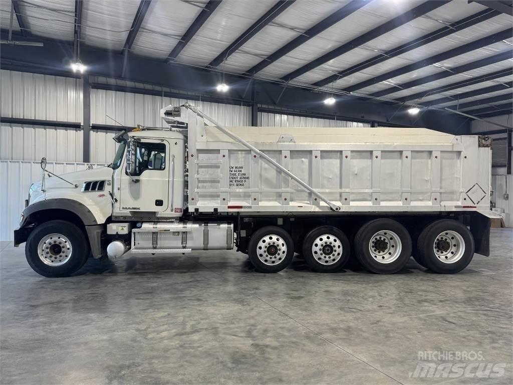 Mack GU713 Lastbiler med tip