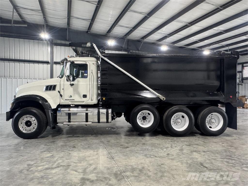 Mack GU713 Lastbiler med tip