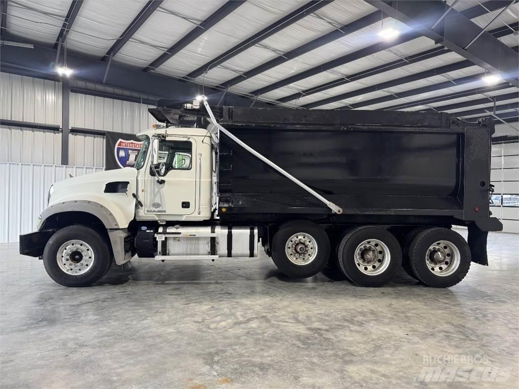 Mack GU713 Lastbiler med tip