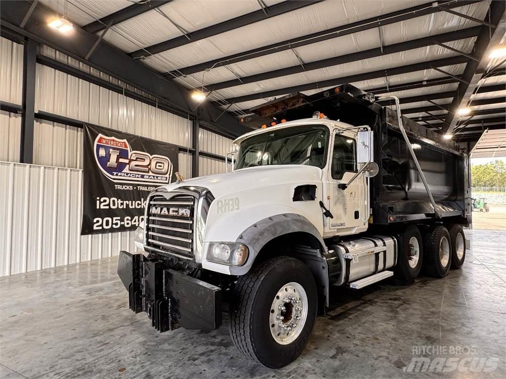 Mack GU713 Lastbiler med tip