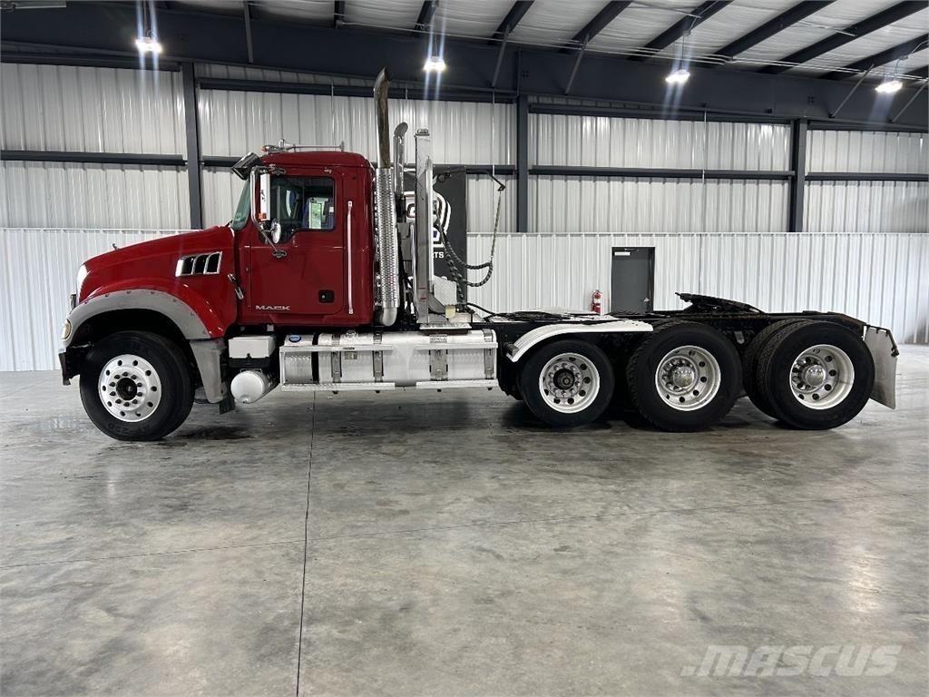 Mack GU713 Trækkere
