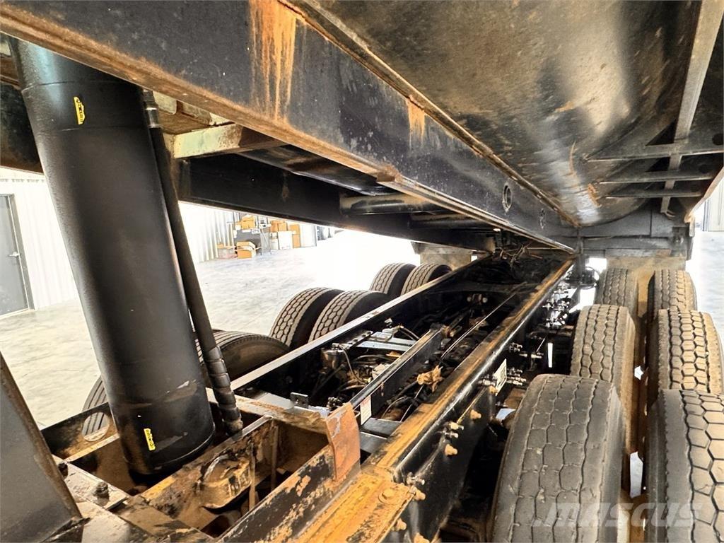 Mack GU713 Lastbiler med tip