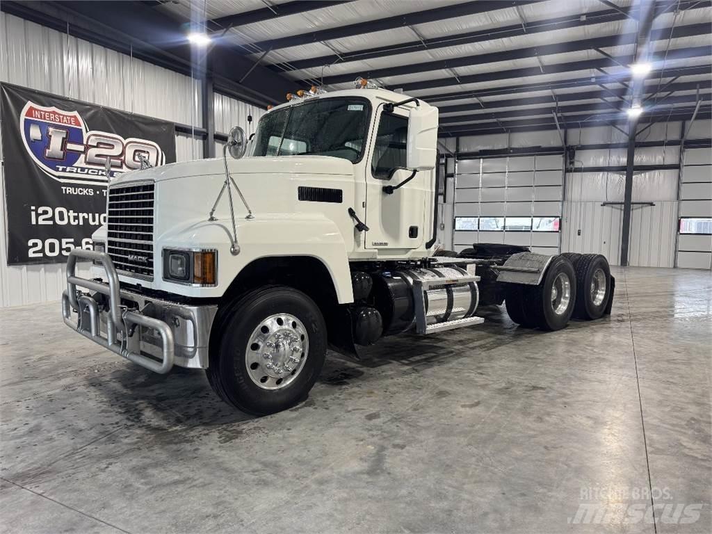 Mack Pinnacle 64T Trækkere