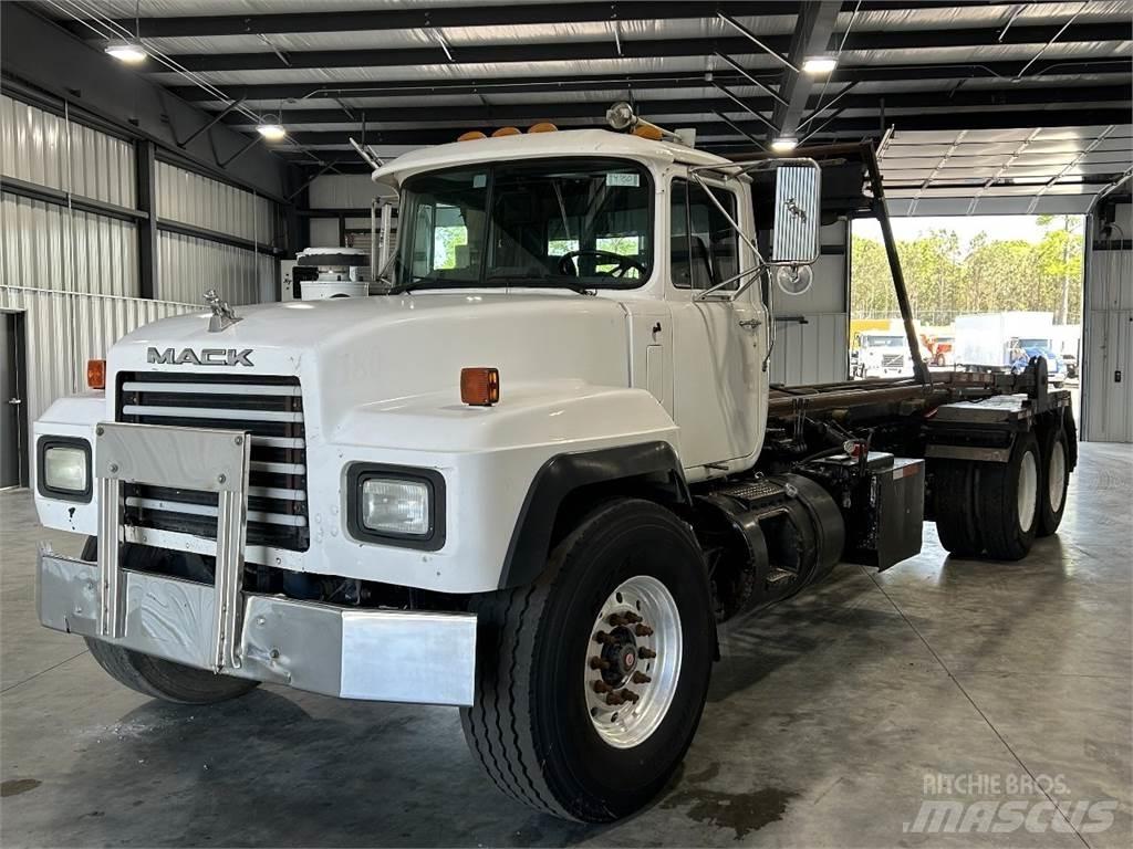 Mack RD688S Lastbiler med containerramme / veksellad
