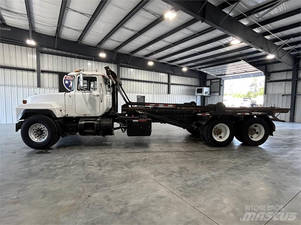 Mack RD688S Lastbiler med containerramme / veksellad