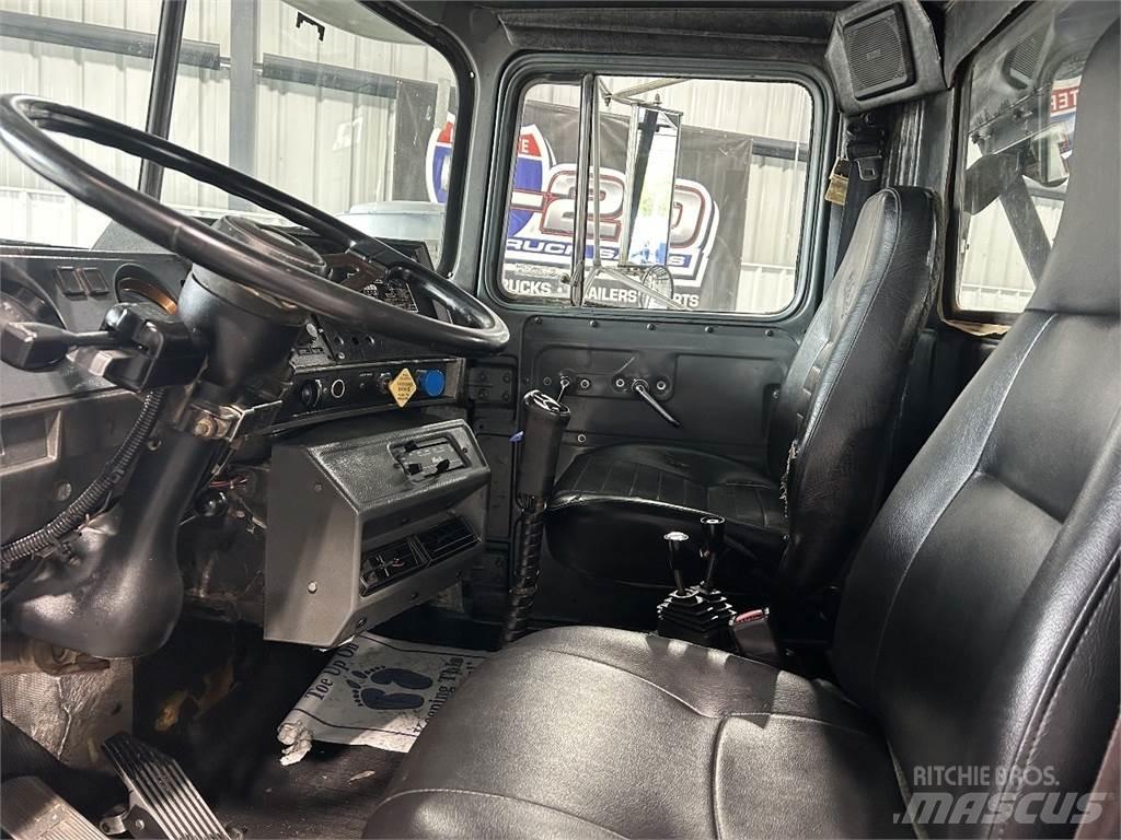 Mack RD688S Lastbiler med containerramme / veksellad
