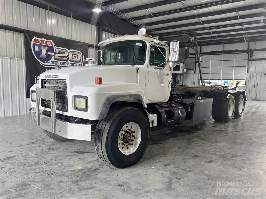 Mack RD690S Lastbiler med containerramme / veksellad