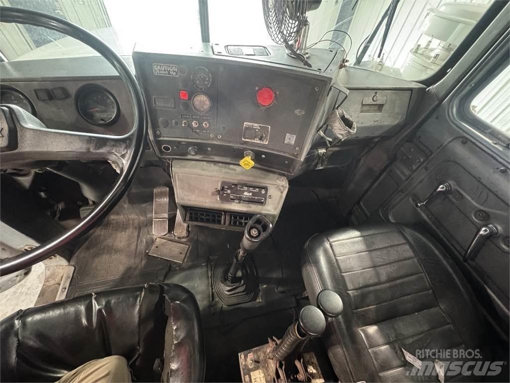 Mack RD690S Lastbiler med containerramme / veksellad