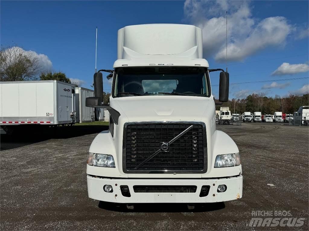 Volvo VNM64T200 Trækkere
