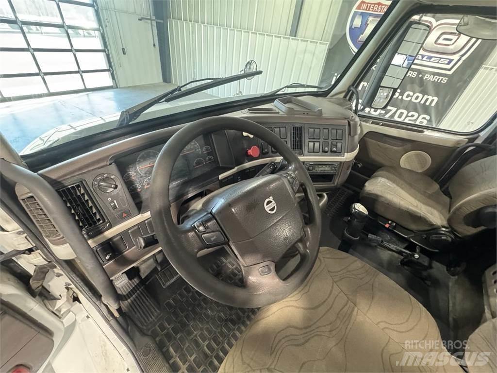 Volvo VNM64T200 Trækkere