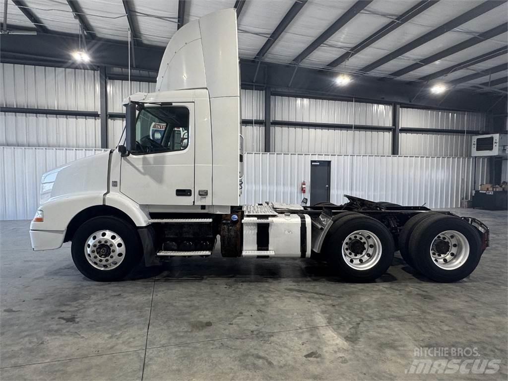 Volvo VNM64T200 Trækkere
