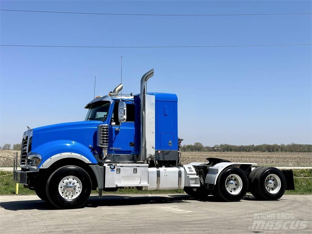 Mack Titan TD713 Trækkere