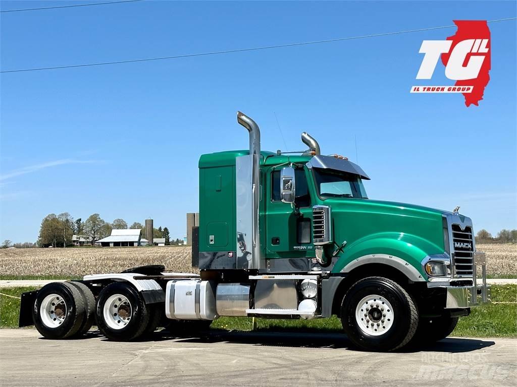 Mack Titan TD713 Trækkere