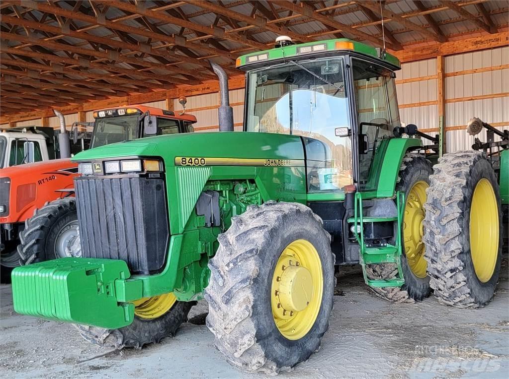 John Deere 8400 Traktorer