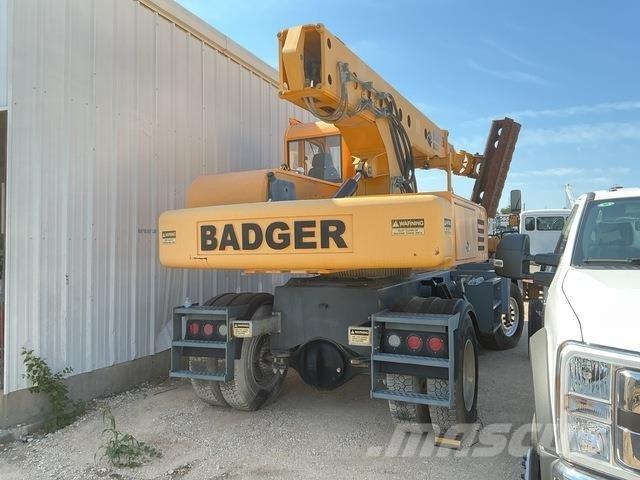 Badger 470TM Gravemaskiner på hjul