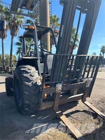 CASE 586H Terrængående gaffeltruck