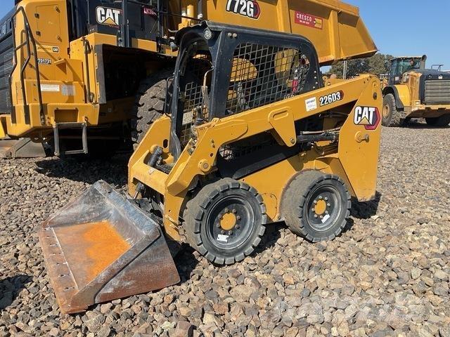CAT 226D3 Minilæsser - skridstyret