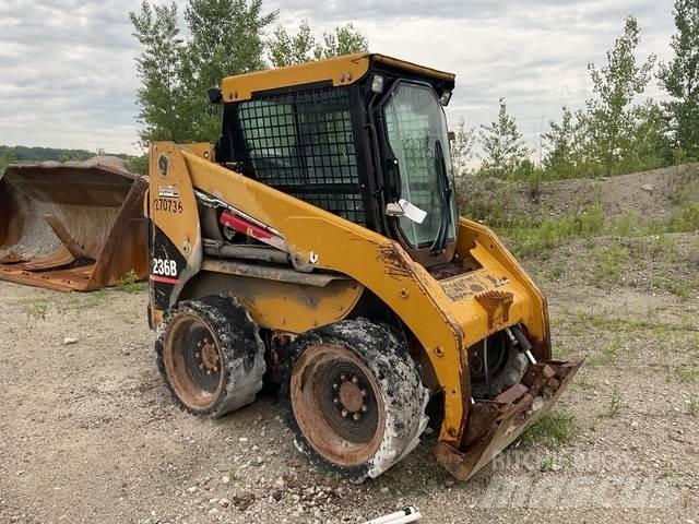 CAT 236B Minilæsser - skridstyret