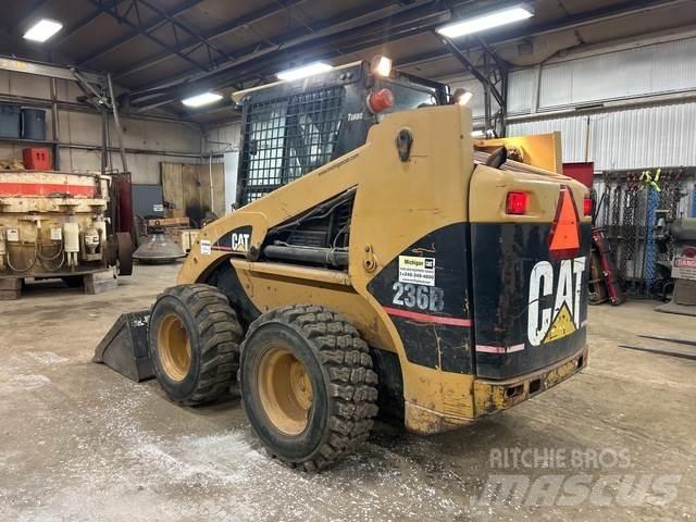 CAT 236B Minilæsser - skridstyret