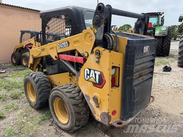 CAT 242D3 Minilæsser - skridstyret
