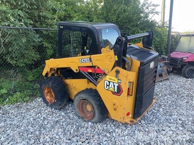 CAT 242D3 Minilæsser - skridstyret