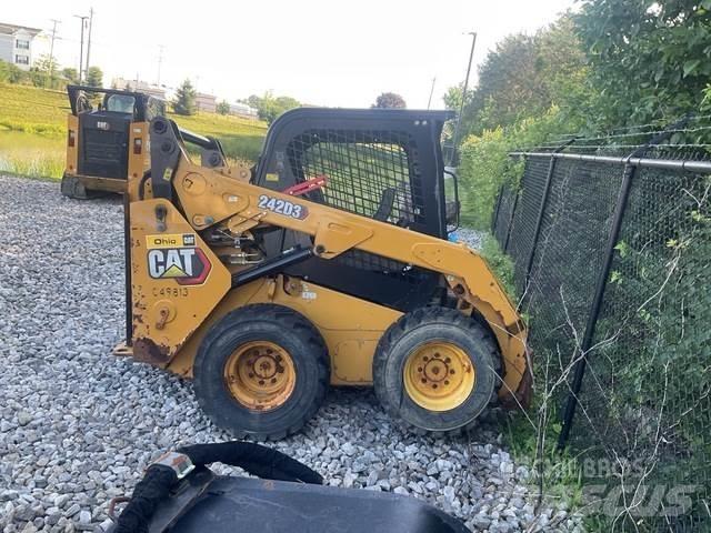 CAT 242D3 Minilæsser - skridstyret