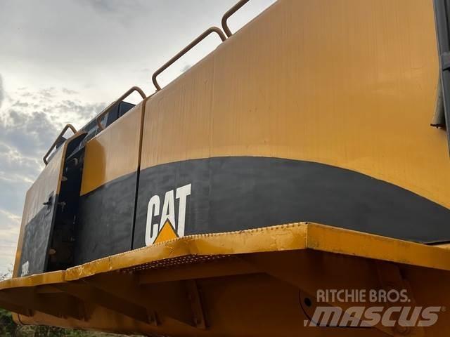 CAT 390DL Gravemaskiner på larvebånd