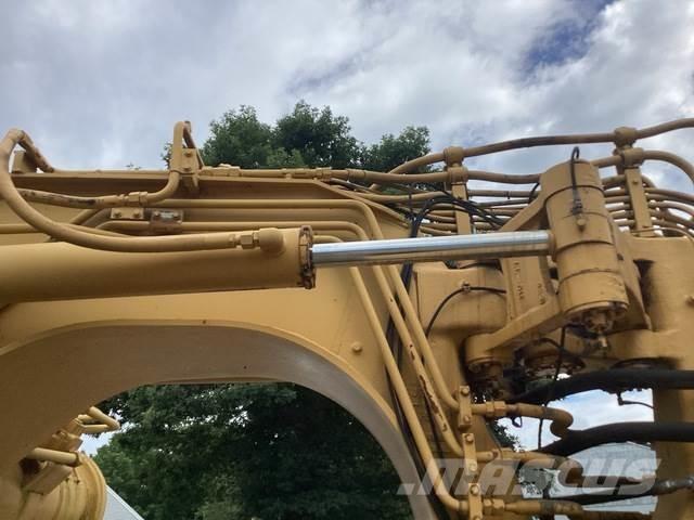CAT 615C II Skrabere
