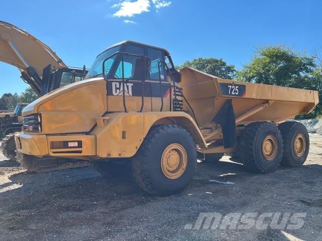 CAT 725 Terrængående lastbiler
