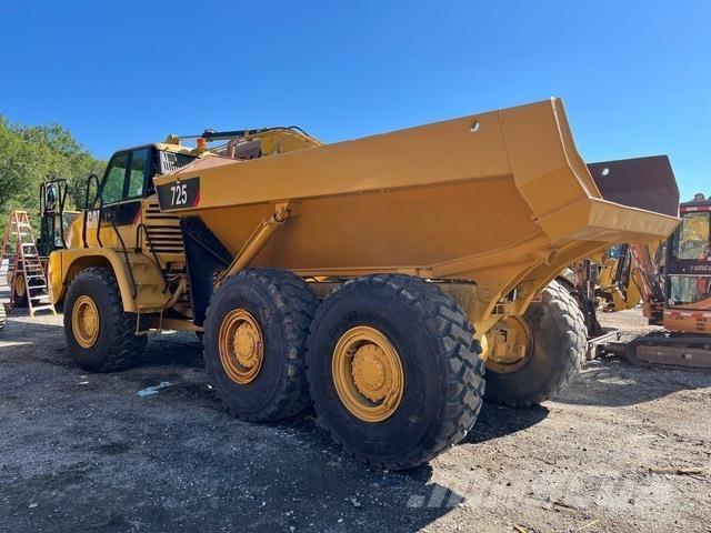 CAT 725 Terrængående lastbiler