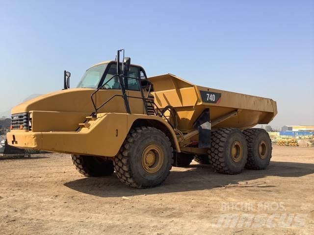 CAT 740 Terrængående lastbiler